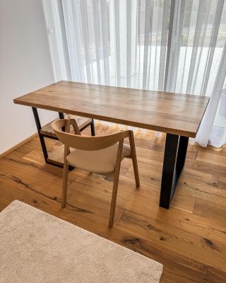 Pracovní stůl Galvani🌳+👨‍🏭=💻🤎 #dubovynabytek #dubovystul #stulzmasivu #nabytekzmasivu #nabytekzedreva #nabyteknamiru...