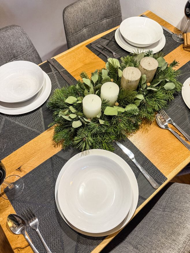 Doufám, že jste si užili Štědrý den – ať už to bylo u našeho stolu🌳nebo jakéhokoli jiného. Na tom totiž vůbec nezáleží....